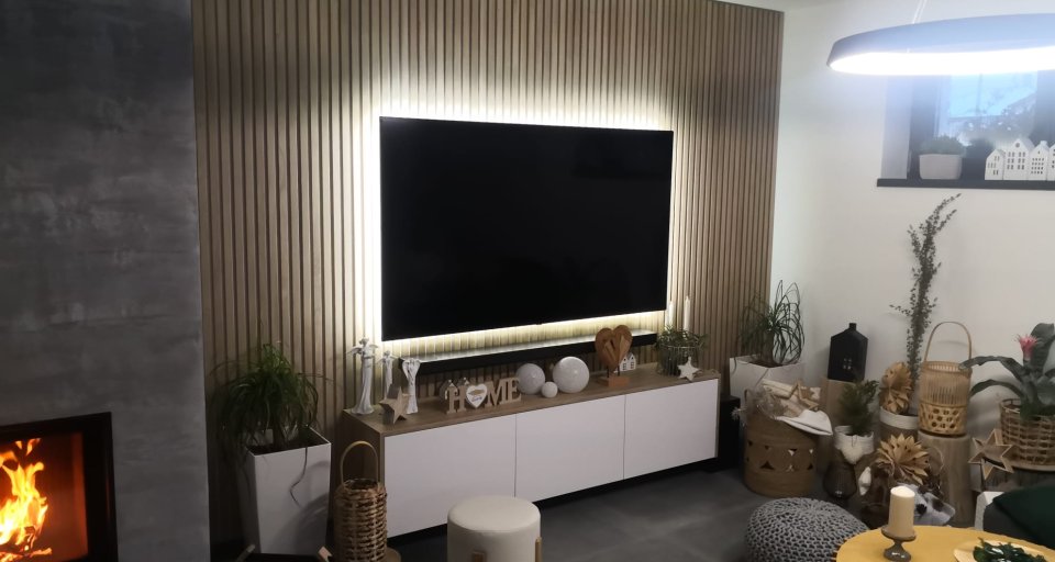 Televizní stěna